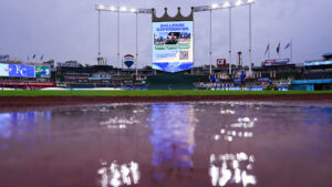 Diamondbacks-Royals series finale delayed by weather