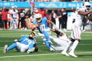 Dante Stills headlines Cardinals D-line in Week 1 victory over Chargers