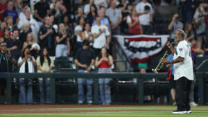 Dr. Jesse McGuire triumphantly sings rest of National Anthem after trumpet issue at Chase Field
