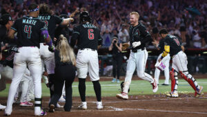 Diamondbacks’ Pavin Smith walks off Yankees on 2001 World Series celebration night
