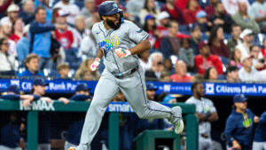 Phillies lose 3rd straight game, Diamondbacks have opportunity to gain ground