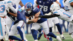 Cam Skattebo’s helmet just can’t hang; former Sun Devil crashes into Jameis Winston