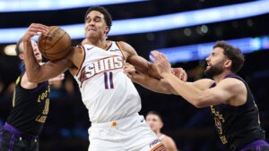 Oso Ighodaro exits Suns-Trail Blazers with apparent hip injury