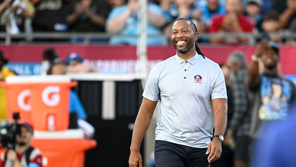 Cardinals legend Larry Fitzgerald narrates hype video for USA-Mexico friendly in Glendale....