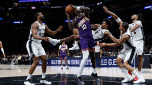 Suns rest main players, lose to Spurs in penultimate preseason game
