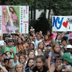 Fans watch the Miley Cyrus concert in Bryant Park on ABC's "Good Morning America" show on Friday, July 18, 2008, in New York. (AP Photo/Peter Kramer)