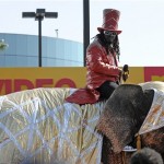 T- Pain is seen riding an elephant before the start of the 2008 MTV Video Music Awards held at Paramount Pictures Studio Lot on Sunday, Sept. 7, 2008, in Los Angeles. (AP Photo/Chris Pizzello)
