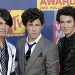 Joe Jonas, left, Nick Jonas, center, and Kevin Jonas of The Jonas Brothers arrive at the 2008 MTV Video Music Awards held at Paramount Pictures Studio Lot on Sunday, Sept. 7, 2008, in Los Angeles. (AP Photo/Chris Pizzello)
