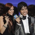 Pete Wentz, right, and Ashlee Simpson are seen on stage at the 2008 MTV Video Music Awards held at Paramount Pictures Studio Lot on Sunday, Sept. 7, 2008, in Los Angeles. (AP Photo/Kevork Djansezian)
