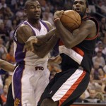 Phoenix Suns center Amare Stoudemire, left, and Portland Trail Blazers center Greg Oden battle over a loose ball in the second quarter of an NBA basketball game Saturday, Nov. 22, 2008, in Phoenix. A jump ball was called on the play. (AP Photo/Paul Connors)