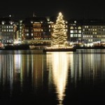 
A Christmas tree is illuminated on the "Alster river" in Hamburg, Germany, on Monday, Dec. 1, 2008. (AP Photo/Fabian Bimmer)