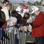 Arizona Cardinals owner Bill Bidwill, right, signs autographs for a crowd of supporters who turned out for the team's arrival from the NFL Super Bowl XLIII football game, Monday, Feb. 2, 2009 in Phoenix. The Cardinals lost to the Pittsburgh Steelers in the Super Bowl on Sunday. (AP Photo/Paul Connors)
