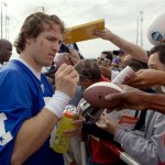 New Orleans quarterback Drew Brees signs autographs after NFC Pro Bowl football practice Wednesday, Feb. 4, 2009, in Kapolei, Hawaii. (AP Photo/Marco Garcia)