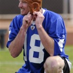 New York Giants punter, Jeff Feagles fastens his vintage helmet during an NFC practice for the Pro Bowl football game in Kapolei, Hawaii, Tuesday, Feb. 3, 2009. (AP Photo/Ronen Zilberman)
