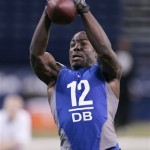 Illinois defensive back Vontae Davis makes a catch as he runs a football drill at the NFL scouting combine in Indianapolis, Tuesday, Feb. 24, 2009. (AP Photo/Michael Conroy)
