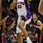 Phoenix Suns Grant Hill (33) shoots in the first quarter of an NBA basketball game against the Toronto Raptors in Phoenix Friday, Feb. 27, 2009. (AP Photo/Aaron J. Latham)