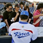 South Korea pitcher Ryu Hyun-jin signs autographs for fans before an exhibition spring baseball game against the San Diego Padres in Peoria, Ariz., Wednesday, March 11, 2009. (AP Photo/Tony Gutierrez)