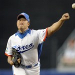 South Korea starting pitcher Bong Jung-keun throws against Japan during the first inning of the final of the World Baseball Classic in Los Angeles, Monday, March 23, 2009. (AP Photo/Matt Campbell, Pool)