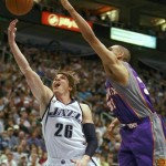 Utah Jazz's Kyle Korver, left, shoots the ball past Phoenix Sun's Grant Hill in the second half of an NBA basketball game in Salt Lake City, Saturday, March 28, 2009. The Jazz beat the Sun's 104-99 in overtime. (AP Photo/George Frey)