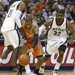 Phoenix Suns guard Leandro Barbosa (10) of Brazil, breaks between Memphis Grizzlies forward Hakim Warrick (21) and guard O.J. Mayo (32) in the first half of an NBA basketball game Friday, April 10, 2009, in Memphis, Tenn. (AP Photo/Lance Murphey)