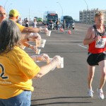 Volunteers hand out water to the runners. (Rose Clements/KTAR)