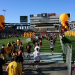 Runners approach the finish line. (Rose Clements/KTAR)