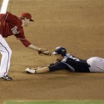 Arizona Diamondbacks third baseman Mark 
Reynolds, left, prepares to tag out Colorado 
Rockies' Carlos Gonzalez, right, in the eighth 
inning of a baseball game Sunday, Sept. 20, 
2009, in Phoenix. (AP Photo/Paul Connors)