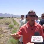 Heckenkemper explains the landscaping of the new course (Kevin Tripp/KTAR). 
