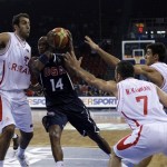 USA's Lamar Odom tries to pass Iran defense during their World Basketball Championship preliminary round match in Istanbul, Turkey, Wednesday, Sept. 1, 2010. (AP Photo/Ibrahim Usta)