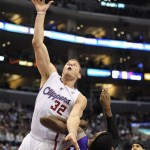 Los Angeles Clippers forward Blake Griffin (32) shoots over Phoenix Suns forward Hakim Warrick (21) in the second half of an NBA basketball game, Sunday, March 20, 2011, in Los Angeles. The Suns won 108-99. (AP Photo/Gus Ruelas)