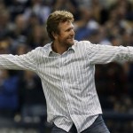 Former Milwaukee Brewers' Robin Yount throws out the ceremonial first pitch before Game 2 of baseball's National League division series against the Arizona Diamondbacks Sunday, Oct. 2, 2011, in Milwaukee. (AP Photo/Jeffrey Phelps)
