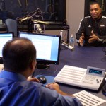Suns coach Alvin Gentry joined Doug and Wolf in 
studio as part of Newsmakers Week. (Photo by 
Adam Green/Arizona Sports)