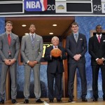 From left, No. 9 overall pick Andre 
Drummond, from Connecticut, No. 11 overall 
pick Meyers Leonard, from Illinois, No. 1 
overall pick Anthony Davis, from Kentucky, 
NBA Commissioner David Stern, No. 17 overall 
pick Tyler Zeller, from North Carolina, No. 
5 overall pick Thomas Robinson, from Kansas, 
and No. 12 overall pick Jeremy Lamb, from 
Connecticut, pose together at the NBA 
basketball draft, Thursday, June, 28, 2012, 
in Newark, N.J. (AP Photo/Mel Evans)