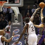 Phoenix Suns' Steve Nash, right, puts up the 
game-winning shot against Milwaukee Bucks' Luc 
Richard Mbah a Moute (12) and Drew Gooden, 
left, during the second half of an NBA 
basketball game on Tuesday, Feb. 7, 2012, in 
Milwaukee. The Suns won 107-105. (AP 
Photo/Jeffrey Phelps)