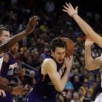 Golden State Warriors' Harrison Barnes, left, and Klay Thompson, right, guard Phoenix Suns' Goran Dragic during the second half of an NBA basketball game Sunday, March 9, 2014, in Oakland, Calif. (AP Photo/Ben Margot)