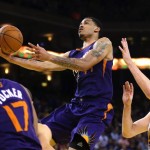 Phoenix Suns' Gerald Green, center, lays up a shot past Golden State Warriors' David Lee, right, during the second half of an NBA basketball game Sunday, March 9, 2014, in Oakland, Calif. (AP Photo/Ben Margot)