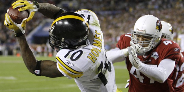 Pittsburgh Steelers wide receiver Santonio Holmes (10) catches a fourth quarter touchdown pass in f...
