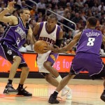 Phoenix Suns guard Leandro Barbosa, center, of Brazil, drives to the basket between Sacramento Kings guard Francisco Garcia, left, and Quincy Douby, right, in the second quarter of an NBA basketball game Wednesday, Nov. 21, 2007, in Phoenix.(AP Photo/Paul Connors)