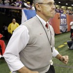 Ohio State head coach Jim Tressel runs onto the field for his team's warm-up before the BCS championship college football game against LSU at the Louisiana Superdome in New Orleans, Monday, Jan. 7, 2008. (AP Photo/Nam Y. Huh)