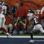 New York Giants receiver Plaxico Burress, left, scores a touchdown in the fourth quarter during the Super Bowl XLII football game against the New England Patriots at University of Phoenix Stadium on Sunday, Feb. 3, 2008 in Glendale, Ariz. (AP Photo/Ross D. Franklin)