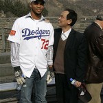 Los Angeles Dodgers pitcher Ramon Troncoso, left, poses with a Chinese tourist at the Great Wall of China, Friday, March 14, 2008, in Beijing, China. The Dodgers will play the San Diego Padres in a baseball exhibition series this weekend. (AP Photo/Robert F. Bukaty)