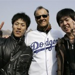 Los Angeles Dodgers manager Joe Torre poses with Chinese tourists at the Great Wall of China, Friday, March 14, 2008, in Beijing, China. The Dodgers will play the San Diego Padres in a baseball exhibition series this weekend. (AP Photo/Robert F. Bukaty)