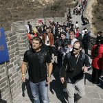 San Diego Padres pitcher Trevor Hoffman, foreground left, climbs the Great Wall, Thursday, March 13, 2008, near Beijing, China. (AP Photo/Robert F. Bukaty)