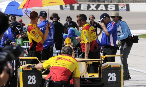 Crew members for Ryan Hunter-Reay (28) prepare for a morning IndyCar auto race practice at Texas Mo...