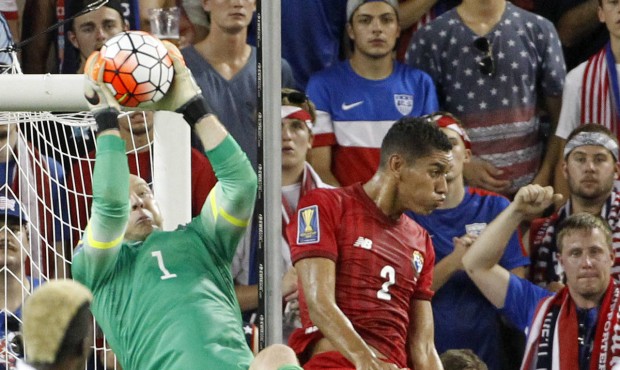 USA goal keeper Brad Guzan (1) grabs a corner kick as Panama midfielder Valentin Pimentel (2) press...