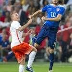 
              Netherlands’ Jordy Clasie, left, and USA’s Mix Diskerud vies for the ball during an international friendly soccer match between Netherlands and the US at ArenA stadium in Amsterdam, Friday, June 5, 2015. (AP Photo/Patrick Post)
            