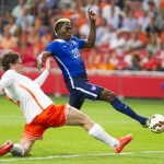               USA’s Gyasi Zardes, right, scores the 1-1 goal past Netherlands’ Daryl Janmaat during an international soccer match between Netherlands and the US at ArenA stadium in Amsterdam, Friday, June 5, 2015. (AP Photo/Patrick Post)
            
