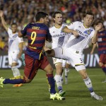 
              FC Barcelona's Luis Suarez, left, shoots to score as he is defended by Los Angeles Galaxy's Dan Gargan during the first half of an International Champions Cup soccer match Tuesday, July 21, 2015, in Pasadena, Calif. (AP Photo/Jae C. Hong)
            