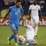 
              United States' Michael Bradley, right, slides for a tackle against Honduras' Afredo Mejia (19) during the first half of a CONCACAF Gold Cup soccer match in Frisco, Texas, Tuesday, July 7, 2015. (AP Photo/LM Otero)
            