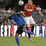 
              San Jose Earthquakes defender Victor Bernardez, left, and Manchester United forward Wayne Rooney, right, vie for the ball during the first half of an International Champions Cup soccer match Tuesday, July 21, 2015, in San Jose, Calif. (AP Photo/Eric Risberg)
            